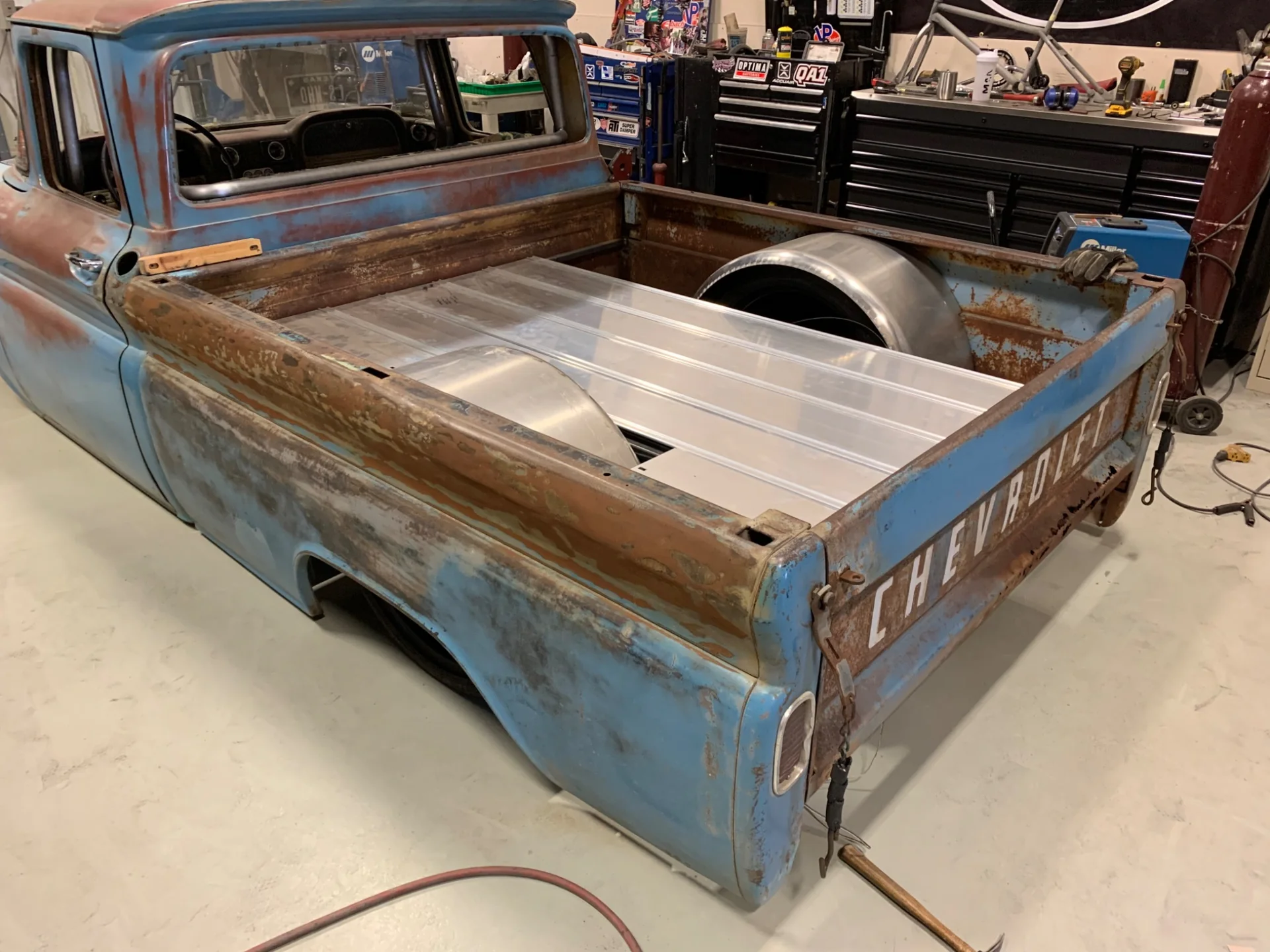 C10 bed floor and raised wheel tubs