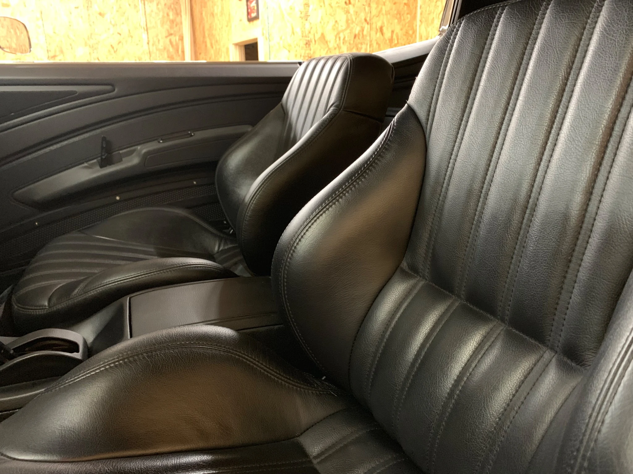 Chevelle front bucket seats and center console